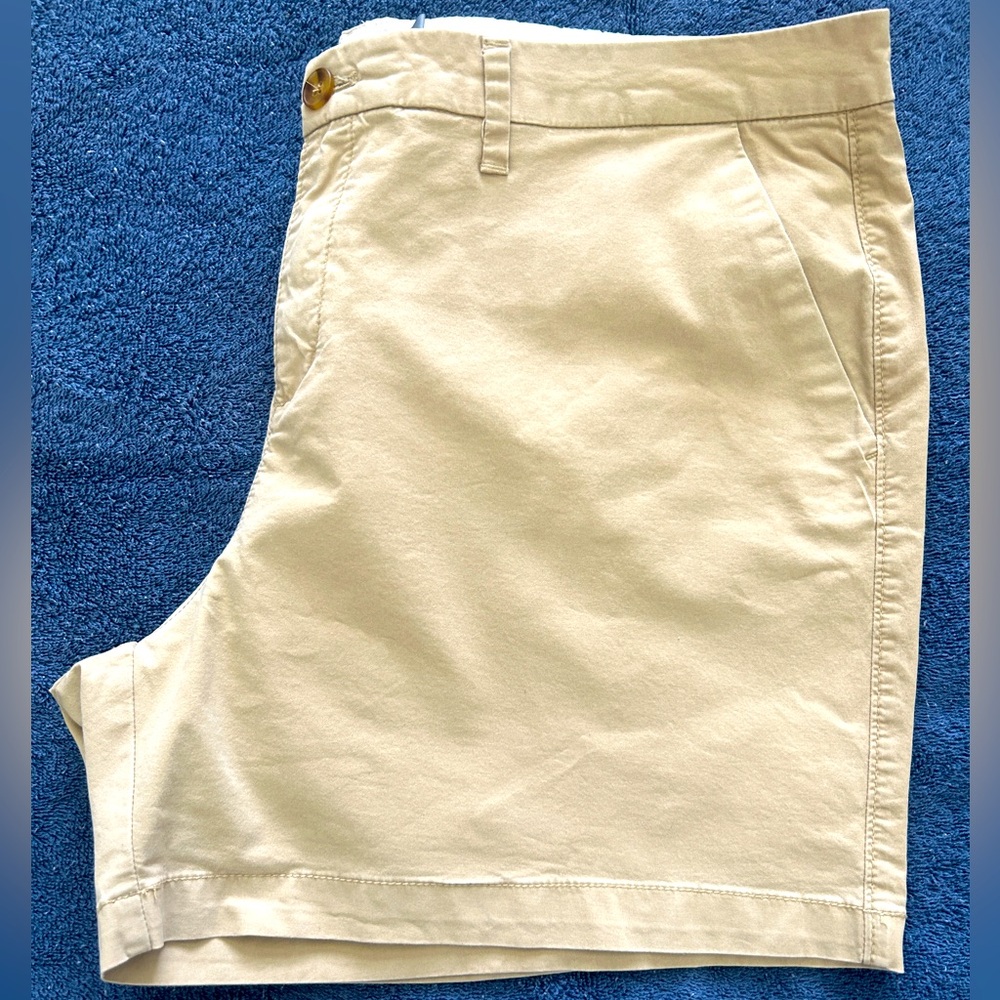 Old Navy EveryDay Tan Shorts, size 16